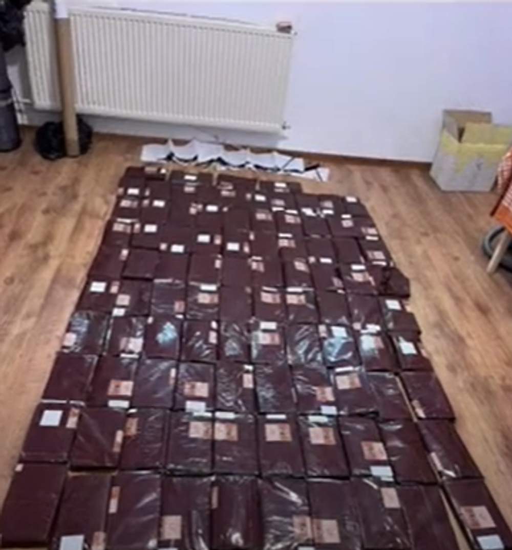 Česká polícia stíha 14 ľudí kvôli dovážaniu drog zo Slovenska (5)