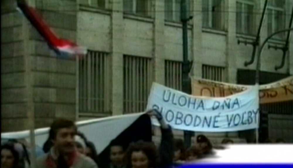 Nepovolený pochod študentov v Bratislave predbehol udalosti zo 17. novembra 