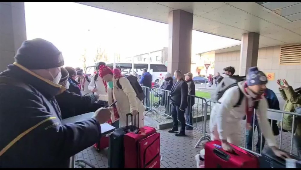 [multi] Prišli do hotela 181