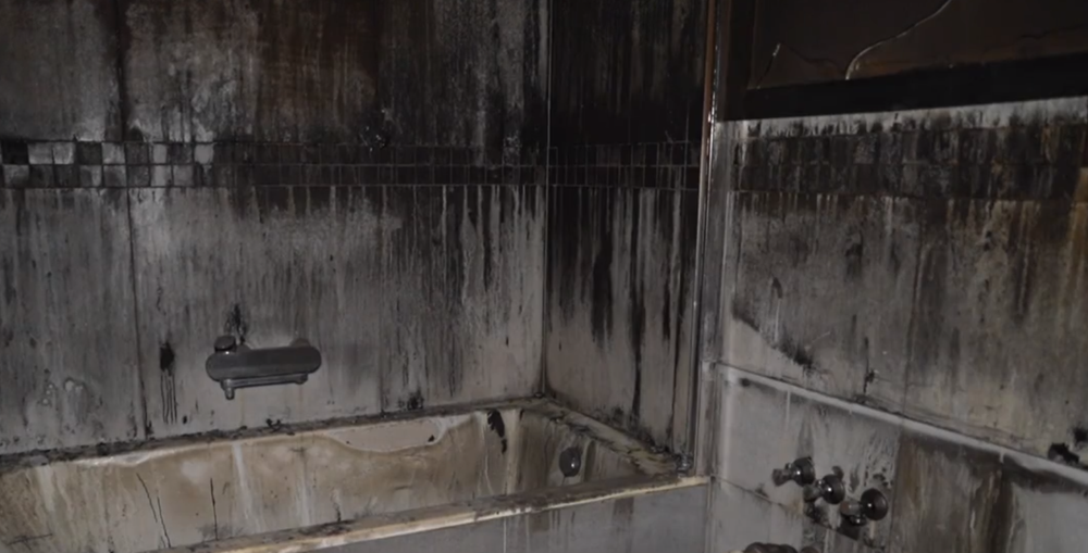 Hrozivý požiar v Košiciach: Rodinám ostali vydymené a zatopené byty 