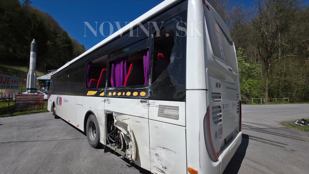 Zrážka autobusu a kamióna