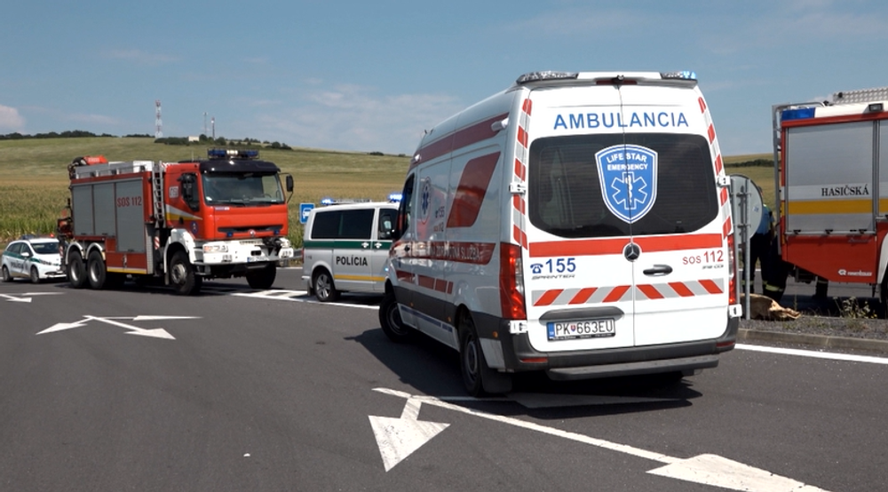 Vinník nedal prednosť v jazde, skončilo to zrážkou troch áut