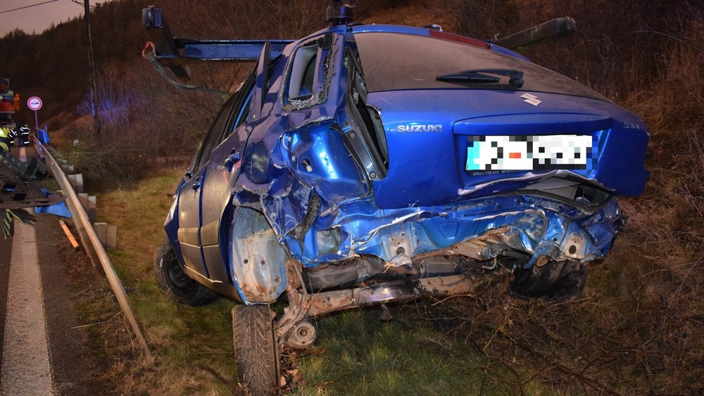 Opitý vodič prežil pád z desaťmetrovej výšky