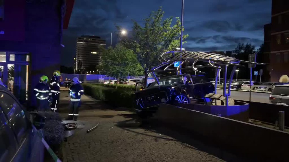 [multi] policajná naháňačka sa skončila streľbou  598