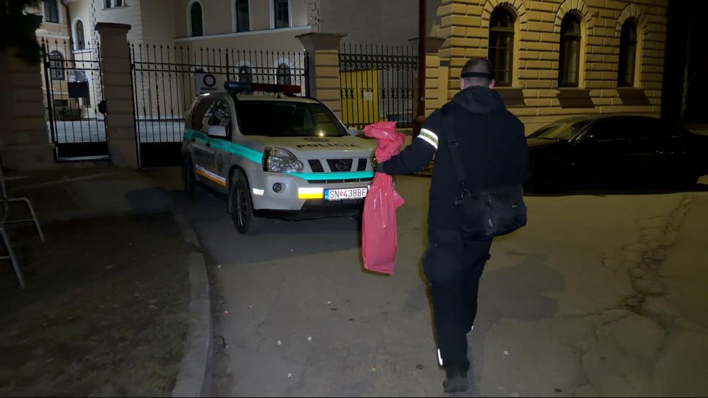 Muža napadli v bytovke sekerou