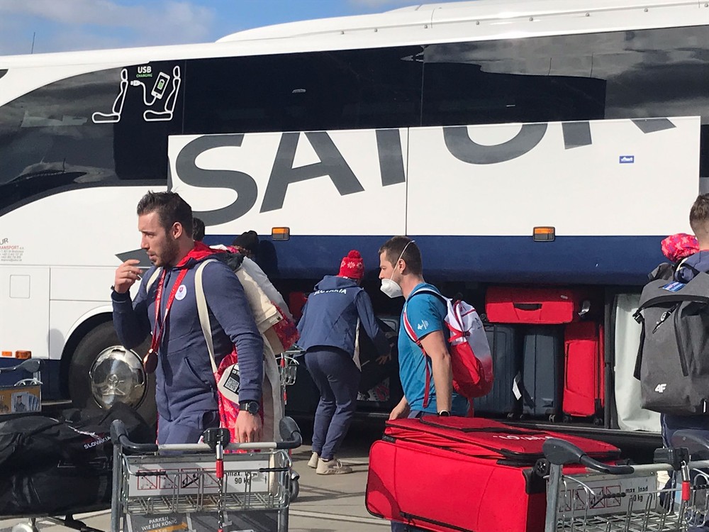 Slovenskí hokejisti prileteli do Viedne