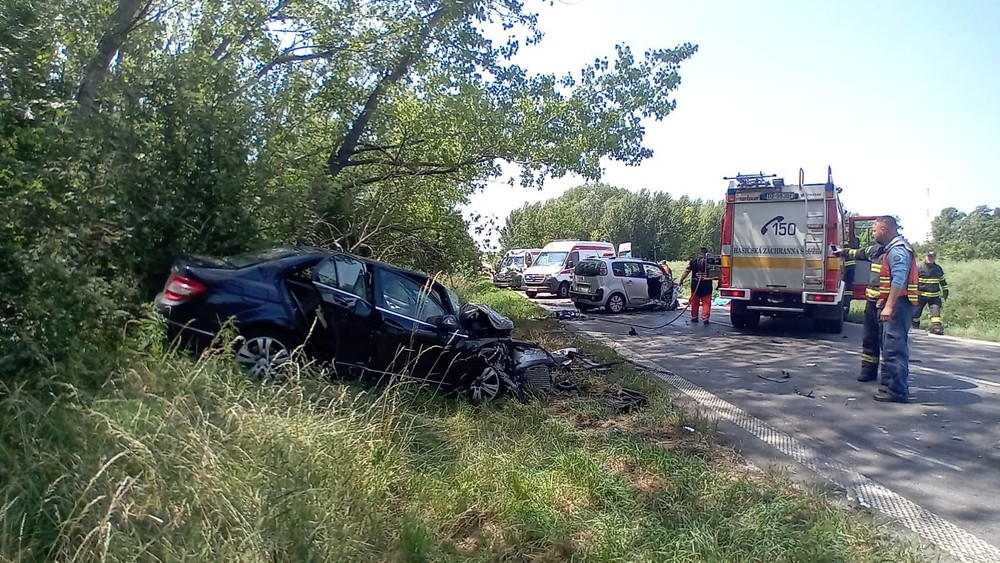 Čelná zrážka dvoch áut pri Šali