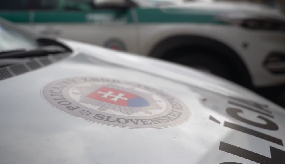 Muž bránil ženu pred agresorom, no sám teraz čelí trestnému stíhaniu