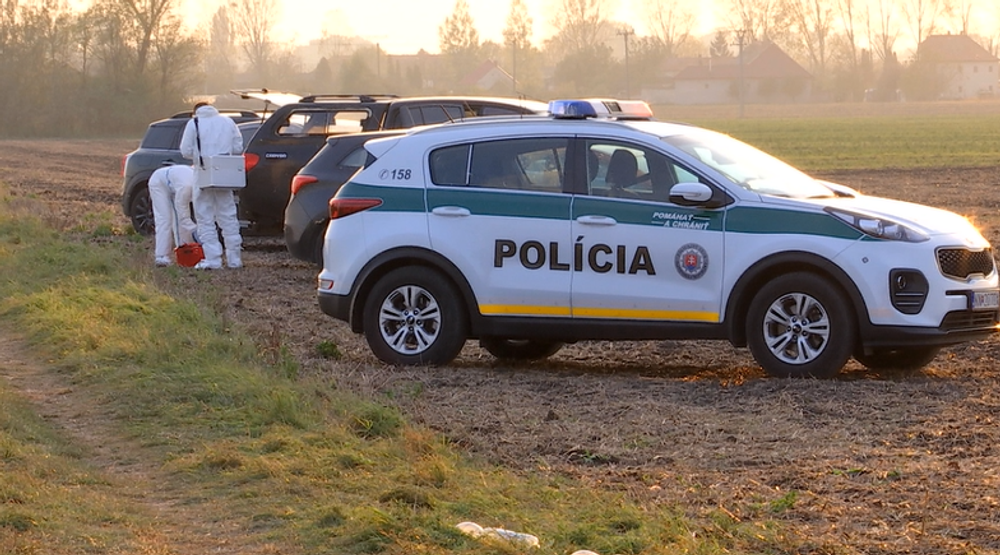 Hasiči pri požiari narazili na podozrivé sudy s neznámymi chemikáliami. Na pomoc prišla aj NAKA