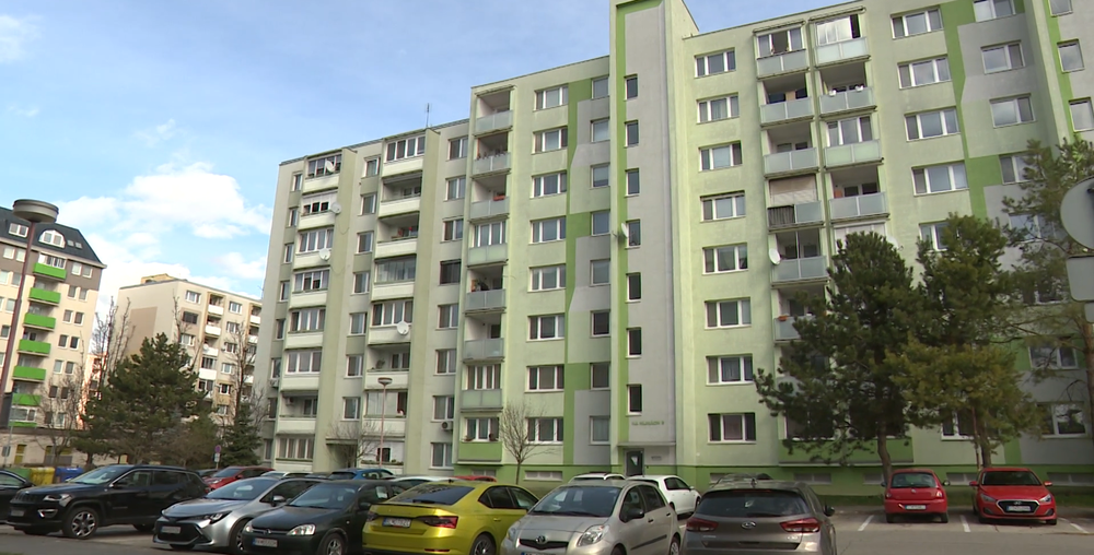 policajt spehoval susedov 