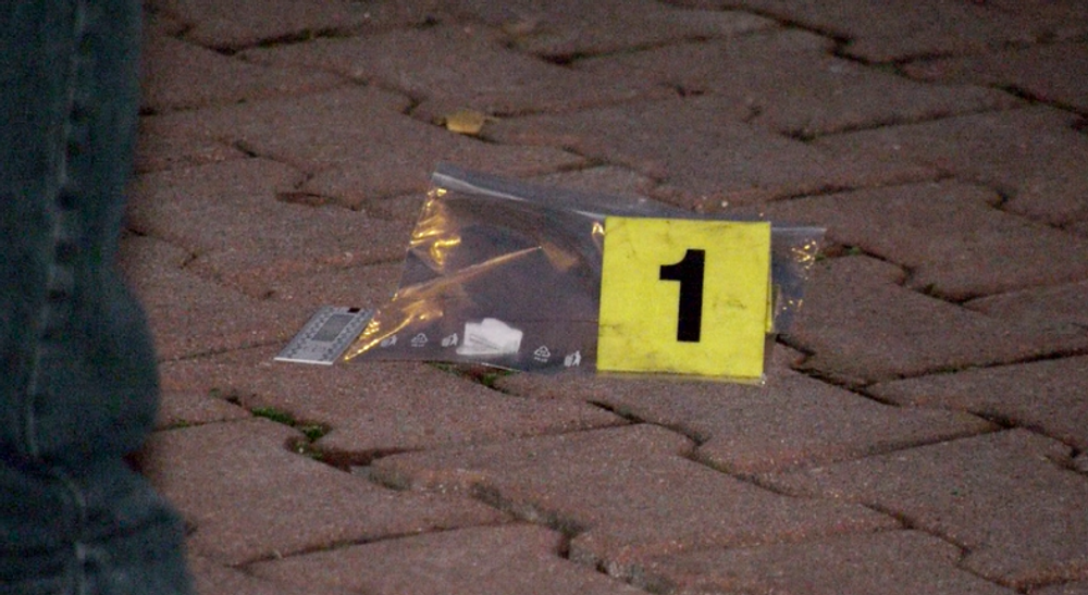 Protidrogový zásah pred očami desiatok ľudí. Medzi zadržanými skončil aj niekdajší černákovec Sklíčko