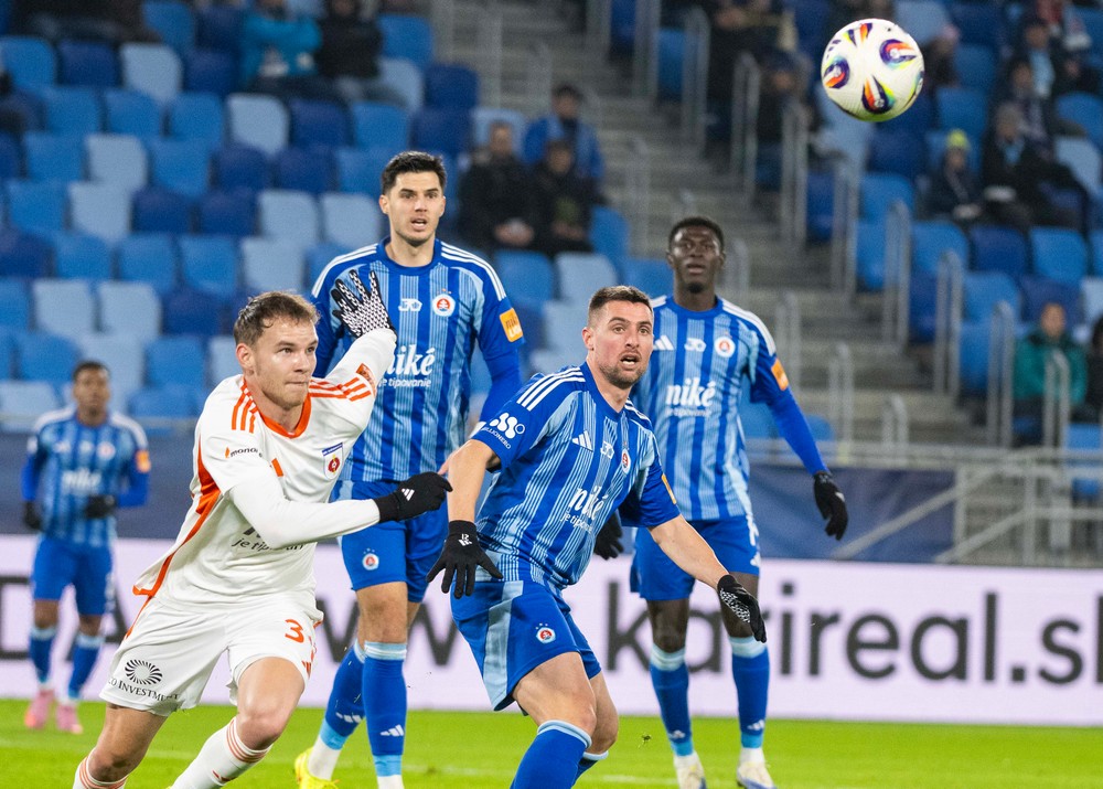 20251203SLOVAN_RUZOMBEROK_3177312