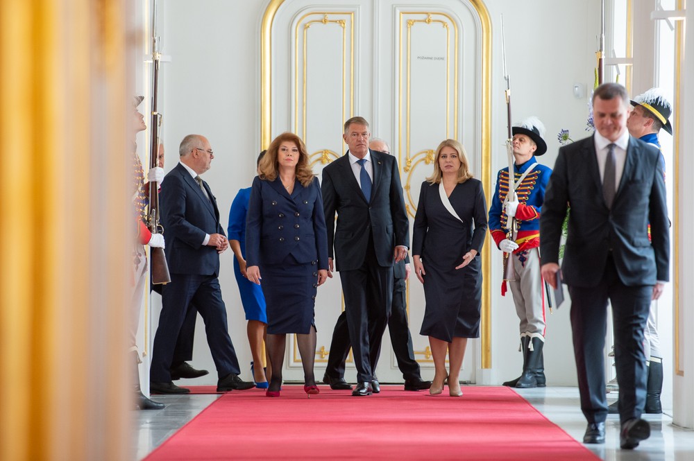 Slovensko politika summit samit B9 lídri NATO Bratislava (4)