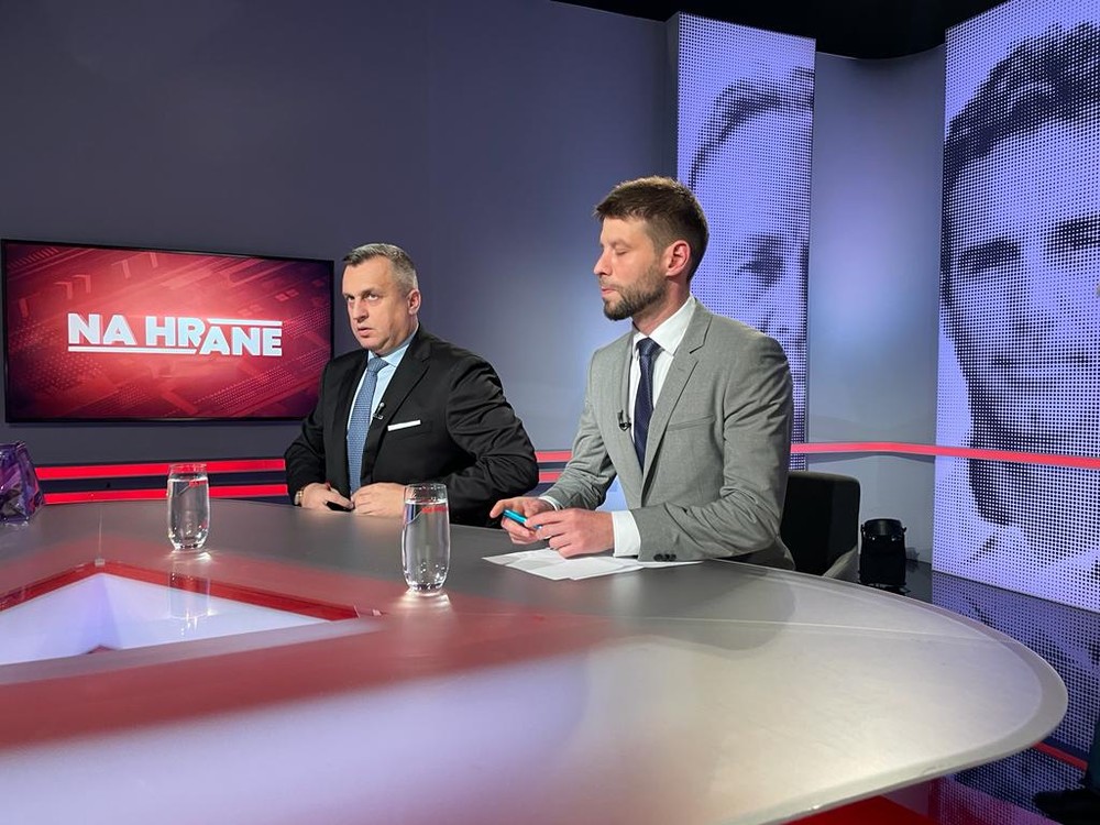 8b8efbcb-7269-499e-9a33-c1d153bc710d