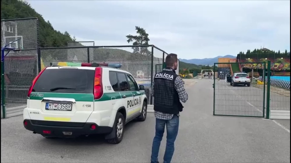 [multi] Valčianska dolina - prevrátilo nafukovací hrad 1646