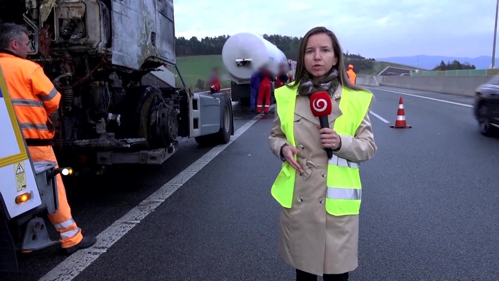 [multi] Poziar na dialnici 394