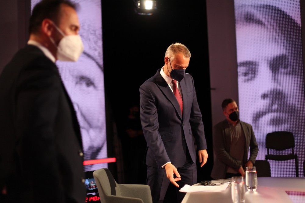 8A145F8D-5270-4F27-AAD9-6013B93D770C