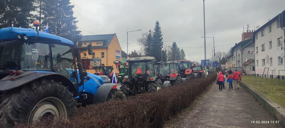 farmari protesty DOLNÝ KUBÍN (3)