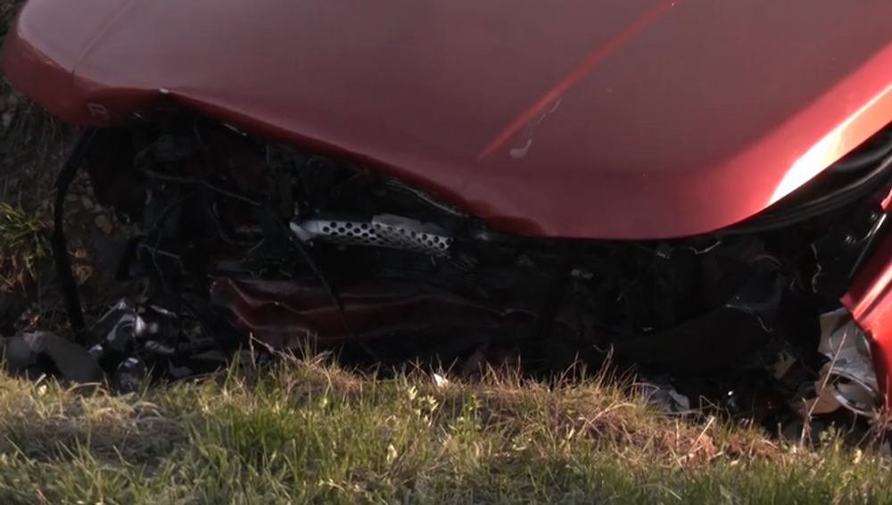 Osobné auto po zrážke pri Vrábľoch 3