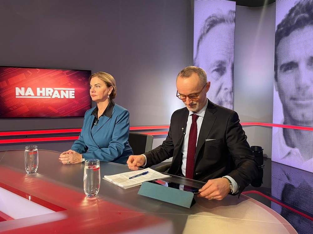 983ae70d-d447-48c5-b90c-951a1a2f10e2