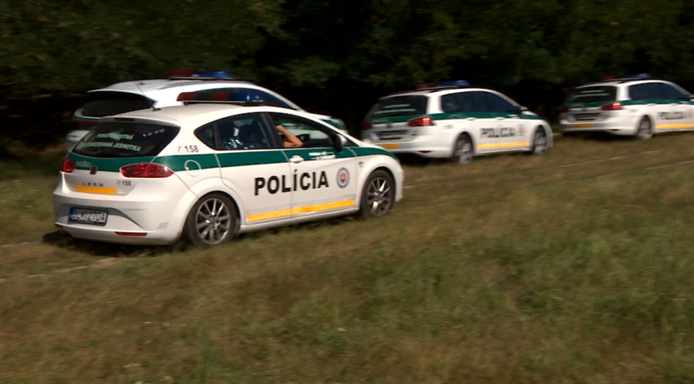 V lesoch na Záhorí objavili miestni desiatky utečencov, pátral po nich aj vrtuľník 