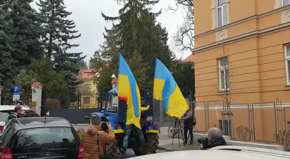 [multi] Mier na Ukrajine: Vyhostenie diplomatov 76