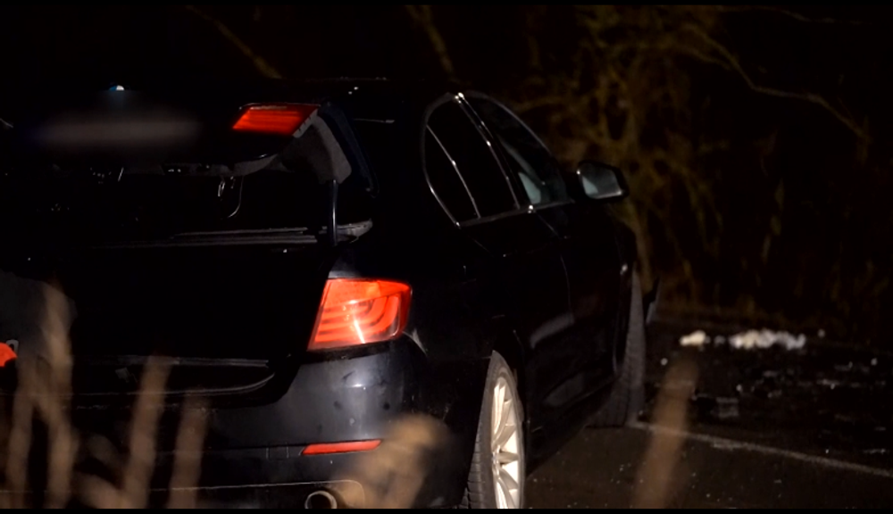 Čelná zrážka sa skončila tragicky, zo zdemolovaného vraku museli vodiča vyprostiť hasiči