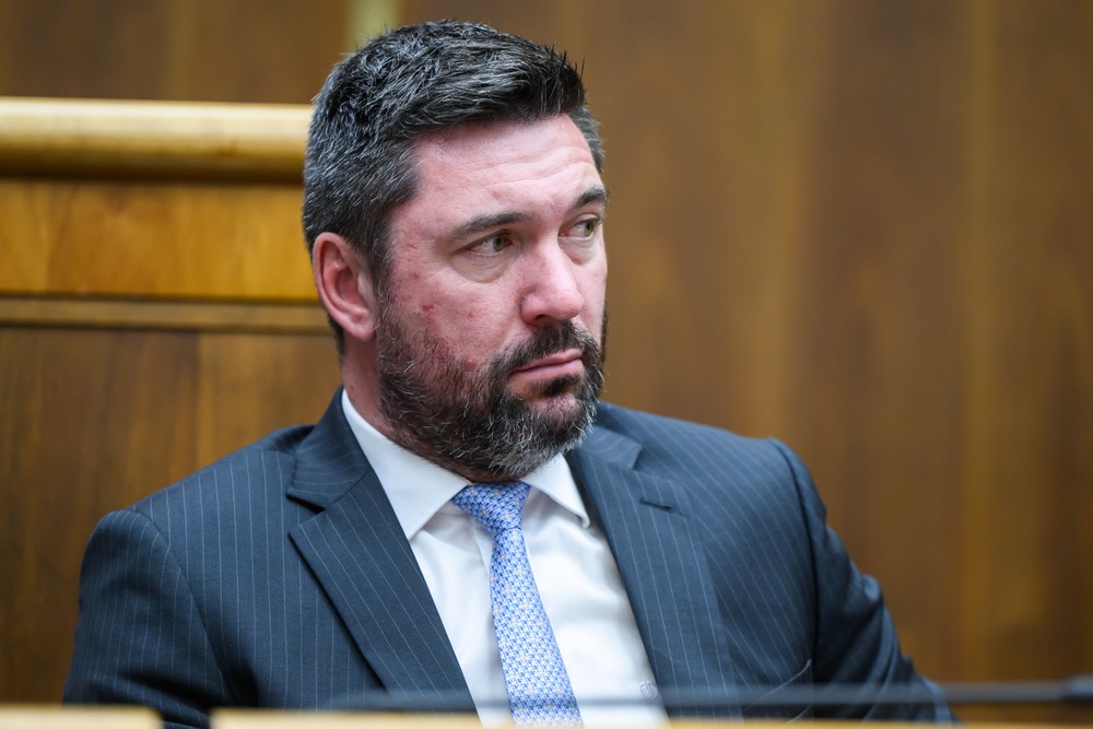 Rokovanie Národnej rady SR o návrhu na vyslovenie dôvery vláde