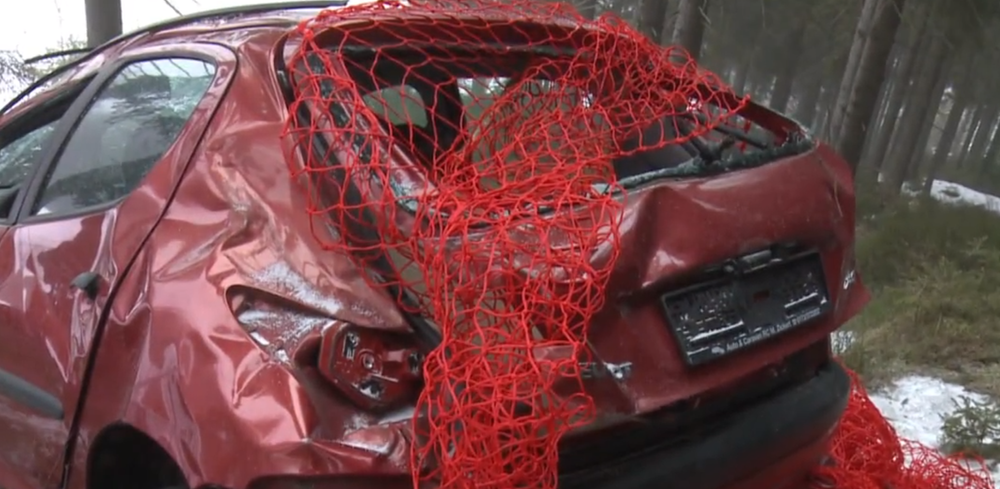 Uzavrený areál využil vodič na ťažko pochopiteľnú zábavu 