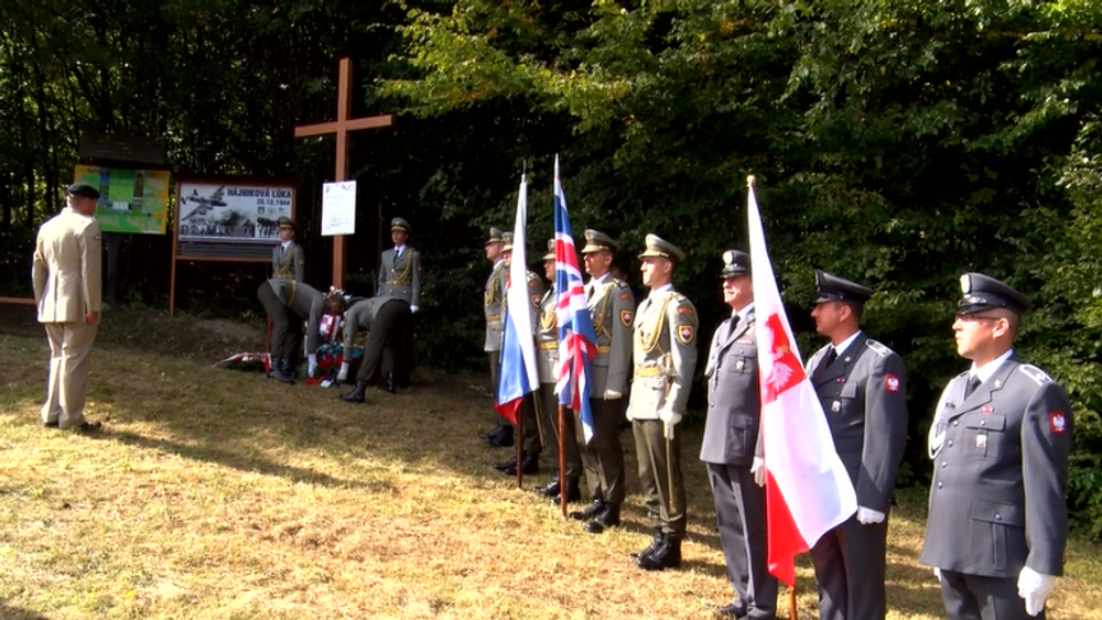 Takmer zabudnutú históriu zostreleného bombárdera si pripomínajú pamätníkom 