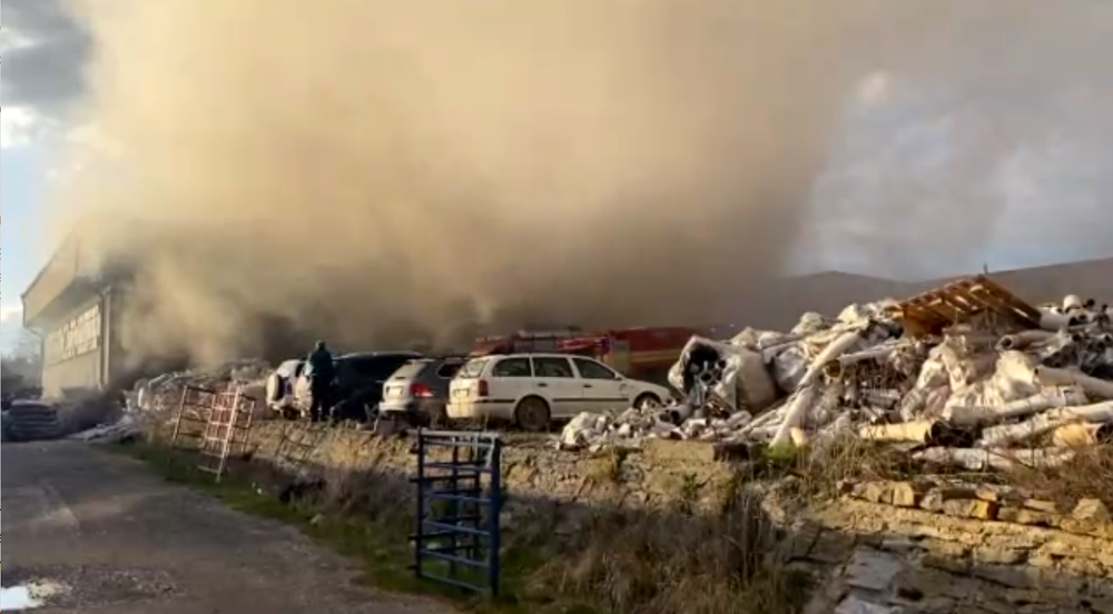 Halu na výrobu peliet zachvátili plamene