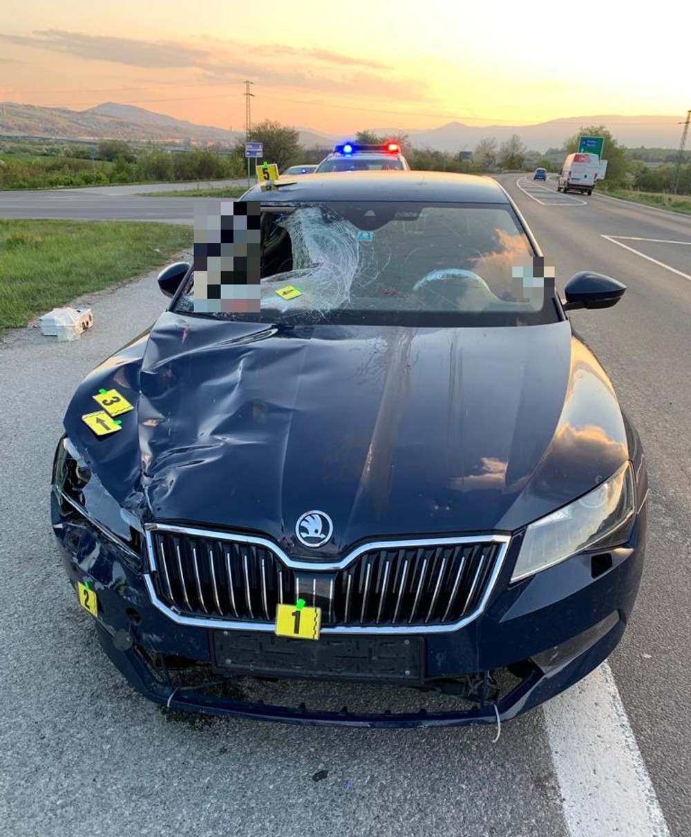 Tragická nehoda pri Strečne si vyžiadala život chodca