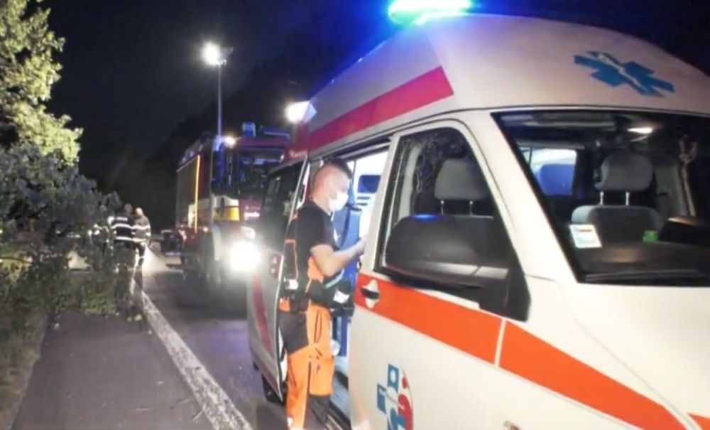 Vážna dopravná nehoda na Horehroní: Vodič vošiel do protismeru, auto zastavili až stromy 