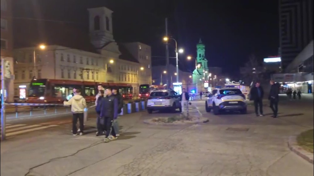 [multi] Nehoda na Kamennom námestí 1159