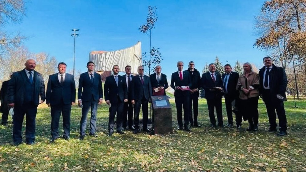 V Rusku odhalili pamätnú tabuľu Alexandrovi Dubčekovi.