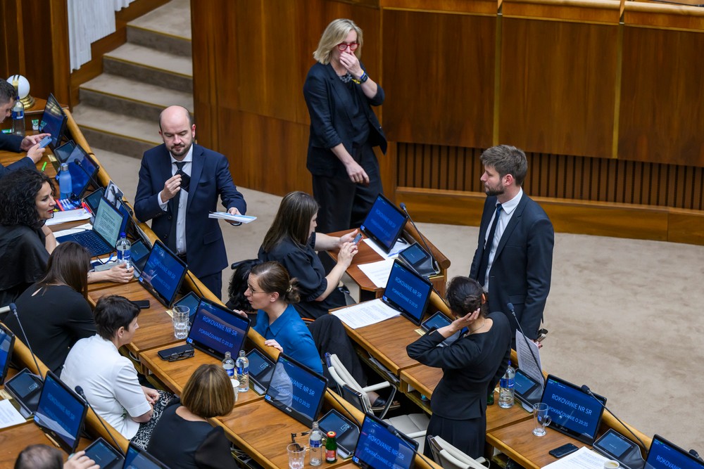 Opozícia il parlament il