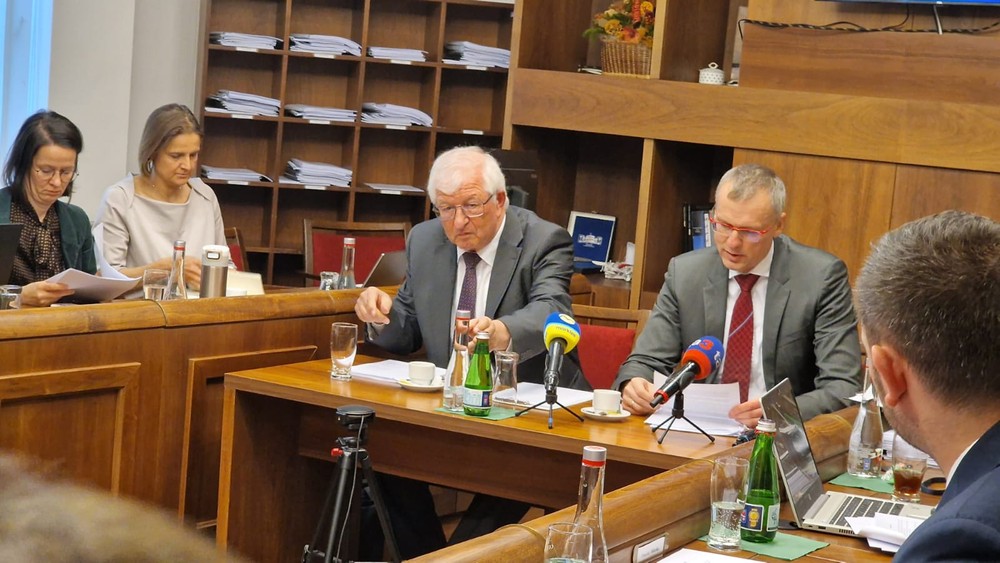 Vypočúvanie Jána Mazáka na ústavnoprávnom výbore NR SR (5)