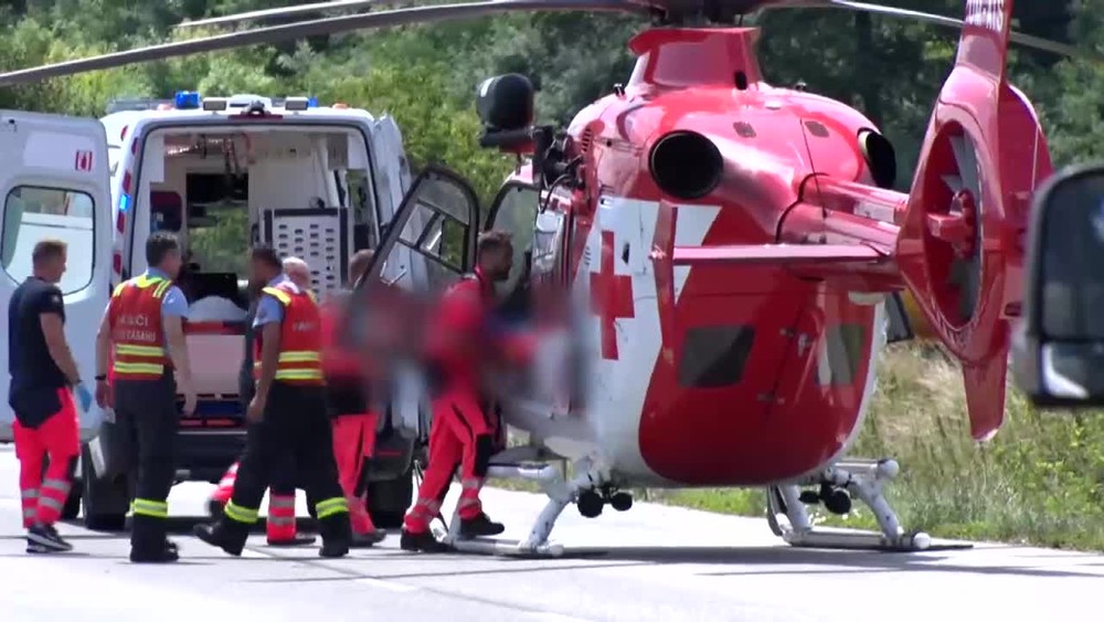 [multi]  Vážna kolízia auta a traktora 3097