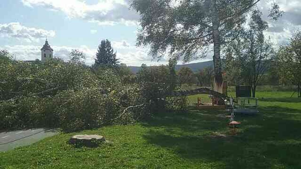 Silný vietor si vyžiadal už 171 zásahov hasičov 