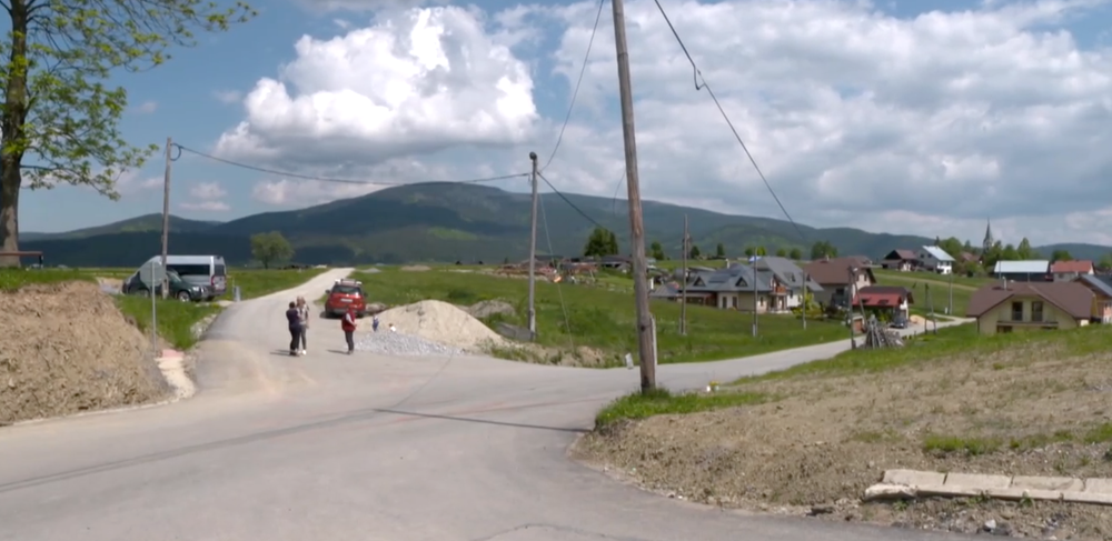 Deviatak na štvorkolke vybehol na hlavnú cestu, kde sa zrazil s autom