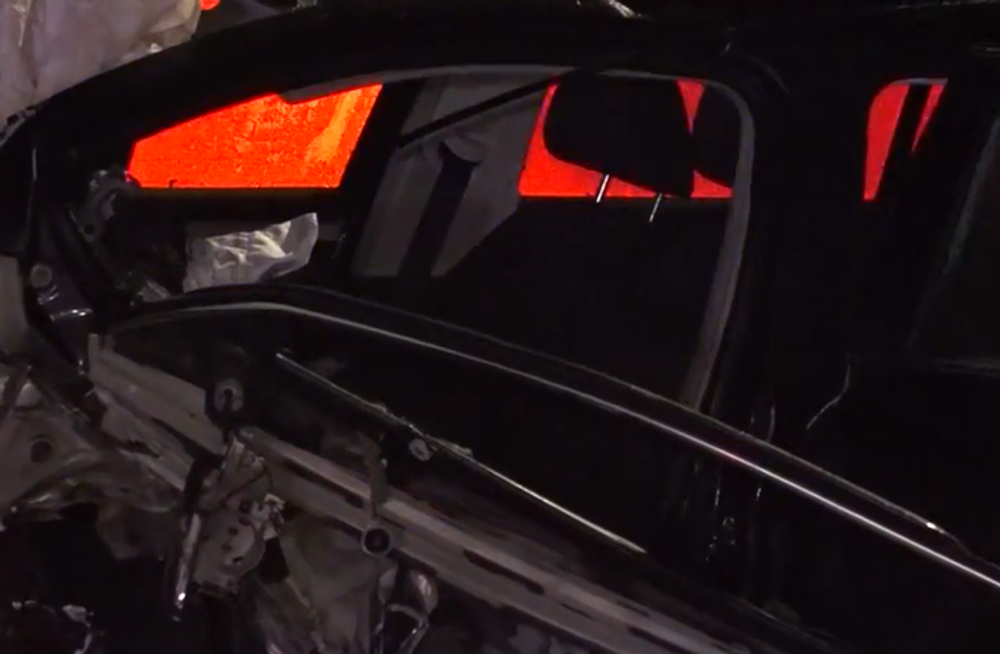 Osobné auto narazilo do betónového stĺpa  2