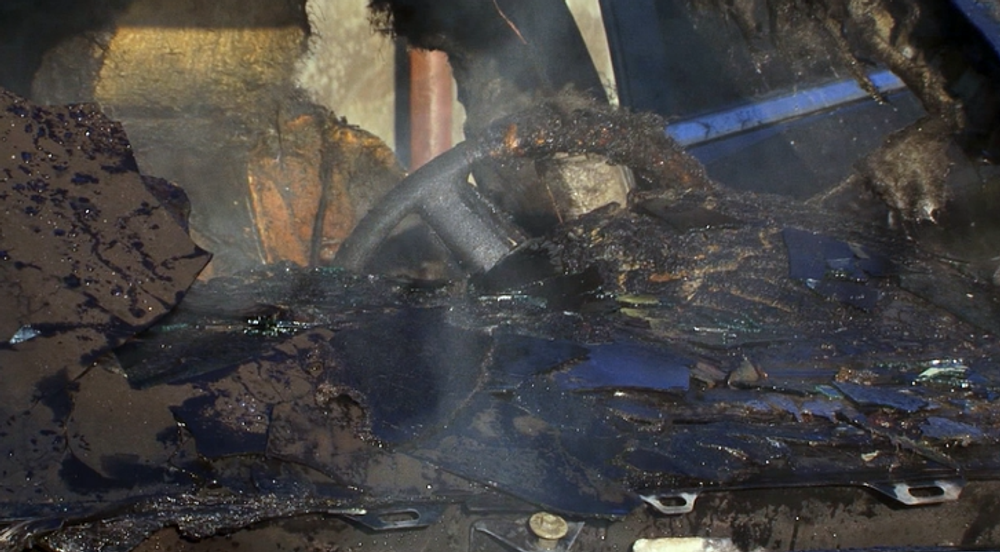 Mladej žene začalo horieť auto počas jazdy. Pred plameňmi sa snažila uniknúť aj so svojim dieťaťom