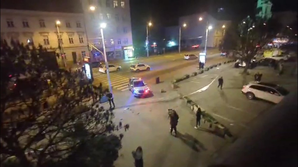 [multi] Nehoda na Kamennom námestí 1157