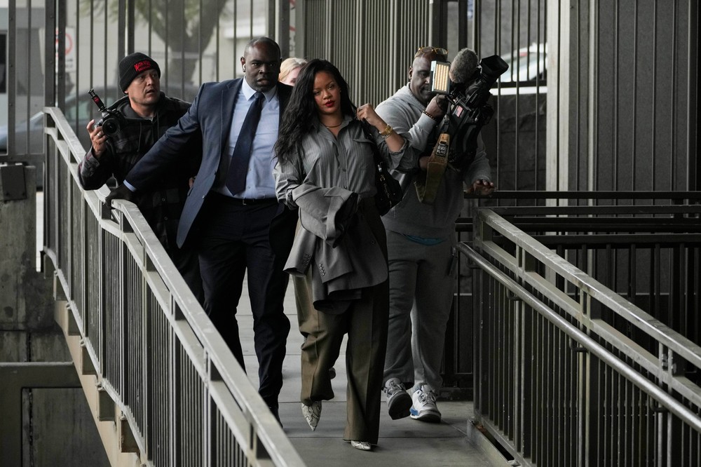 Rihanna na súde po streľbe na jej dom