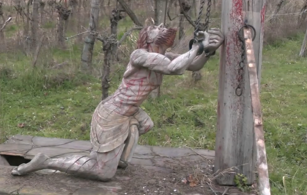 Veľkonočné sochy u rezbára 4