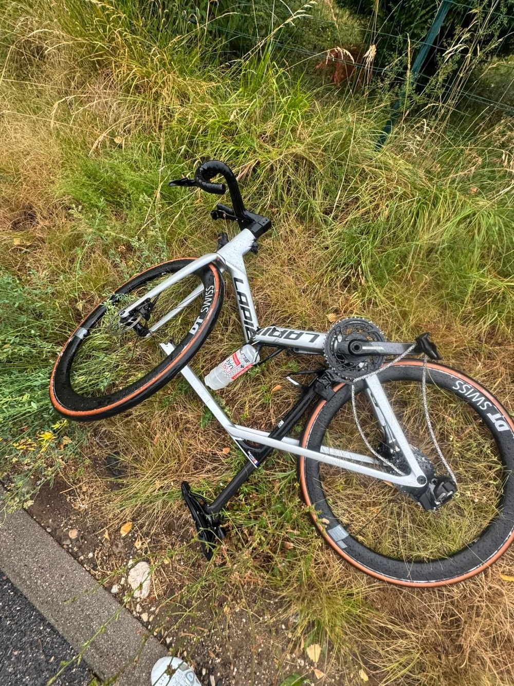 Close call and nasty crash a few weeks ago.A few injuries and fractures, but I’m glad I slept in (1)