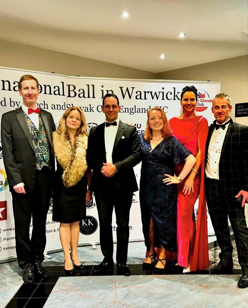 Medzinárodný ples vo Warwicku84
