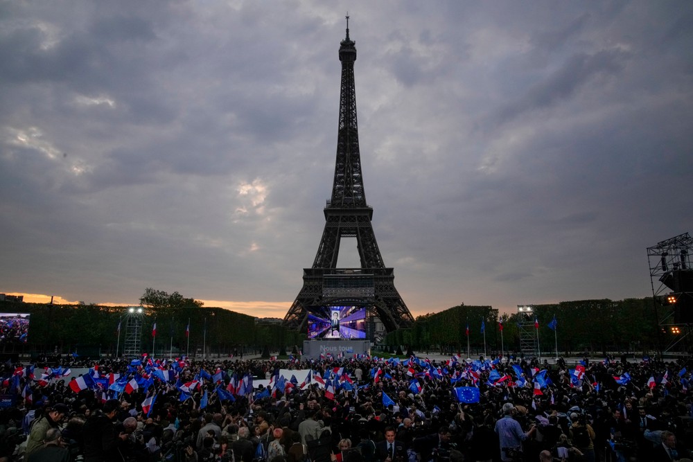 Oslava pod Eiffelovou vežoui