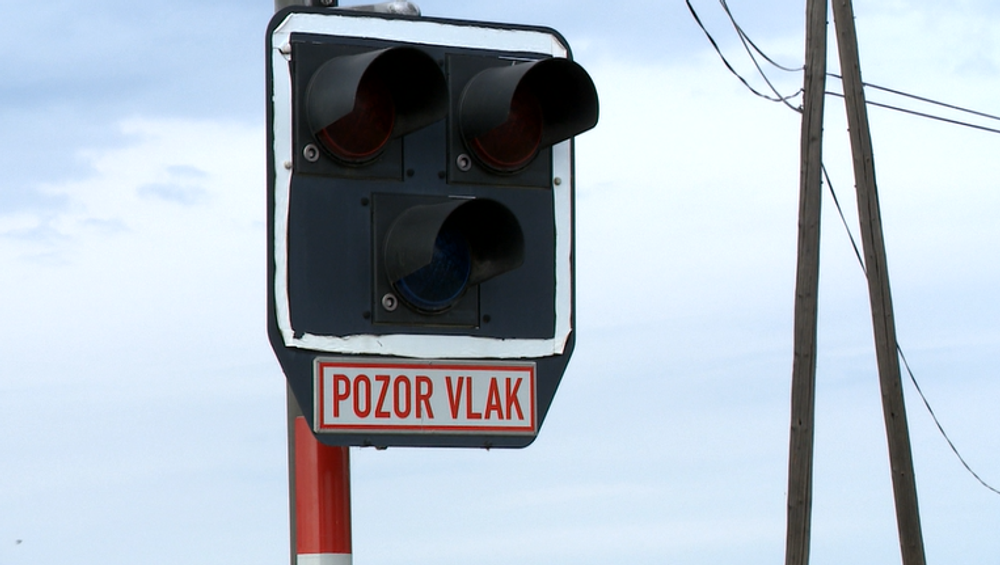 Vodička si nevšimla signalizáciu na železničnom priecestí. Zrážke už rušňovodič nedokázal zabrániť 