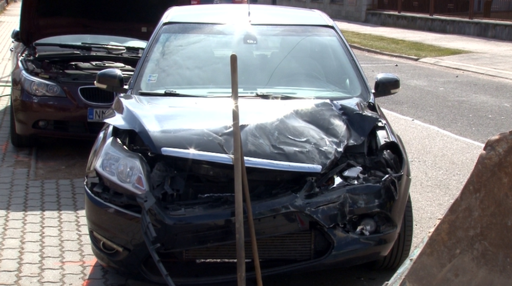 Muž z Považia zničil viaceré autá